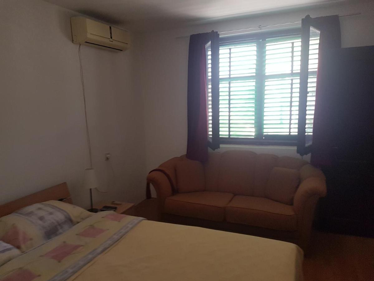 Przic House Apartment Неготин Екстериор снимка